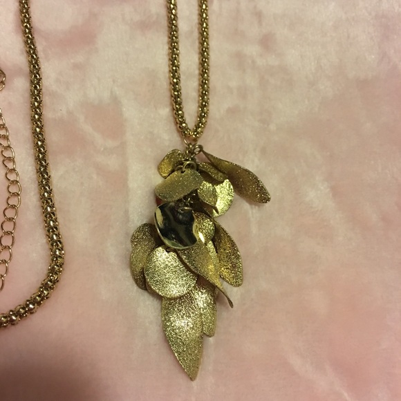 Gold tone Necklace - Picture 4 of 6